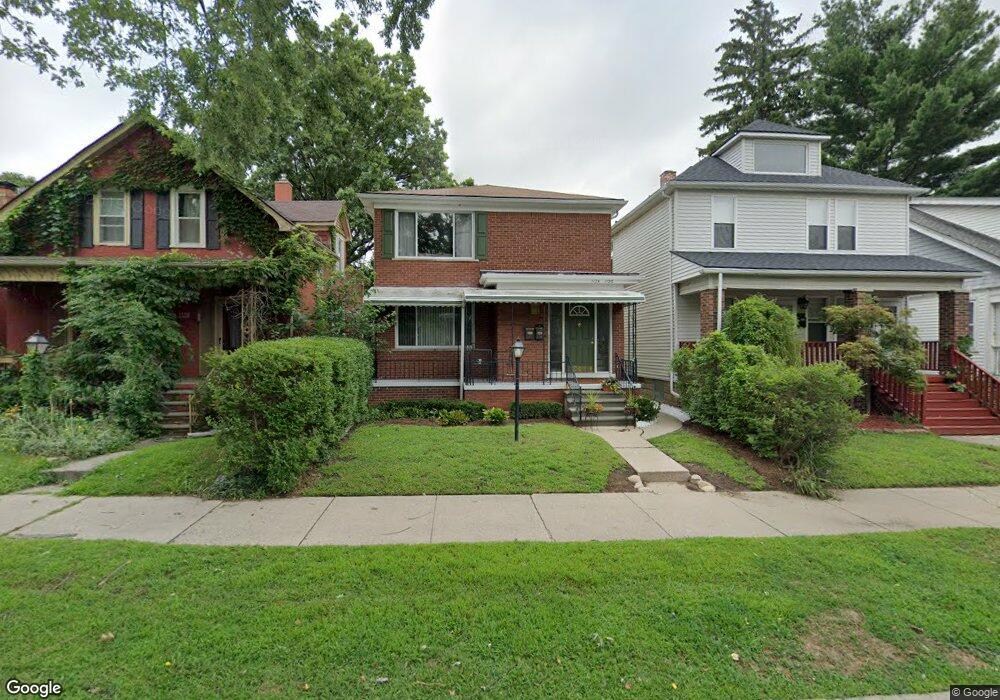 1126 Lakepointe St unit 1126 Lakepointe Stre, Grosse Pointe Park, MI 48230 - photo 1