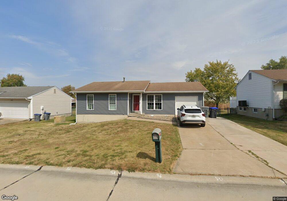 1321 Half Moon Dr, O Fallon, MO 63366 - photo 1