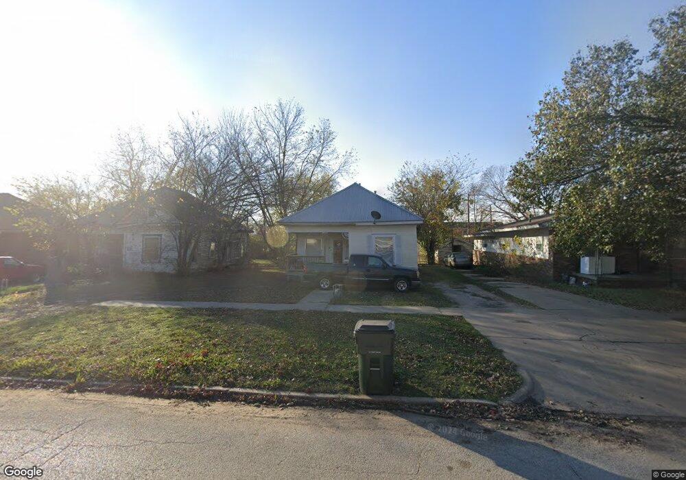 907 W Trudgeon St, Henryetta, OK 74437 - photo 1