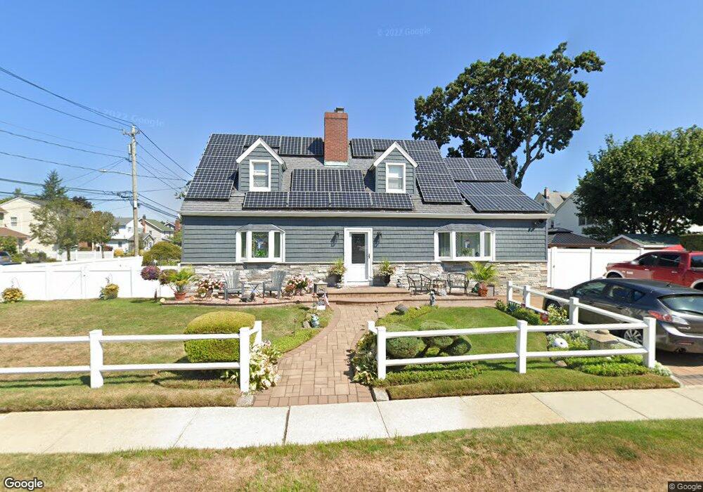 271 Sherman St, Lynbrook, NY 11563 - photo 1