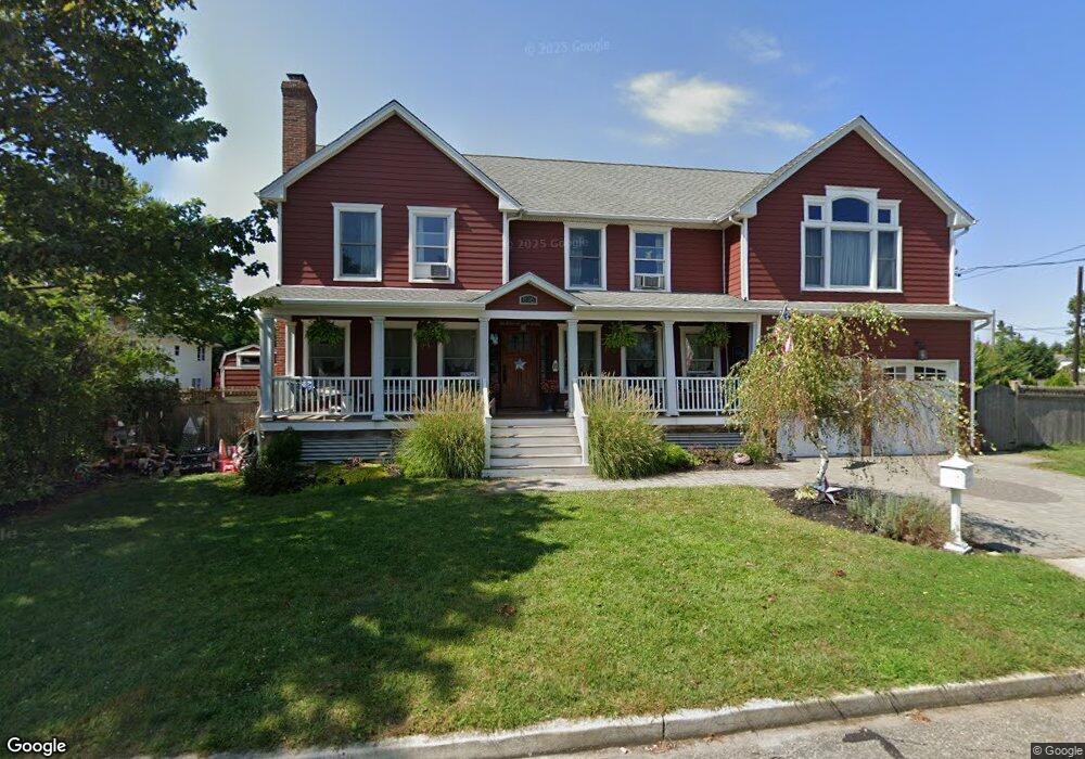 876 Catskill Ave, Lindenhurst, NY 11757 - photo 1