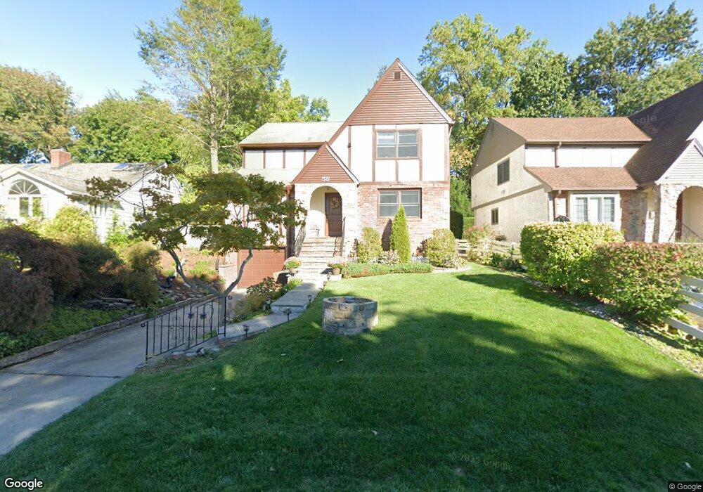58 Chase Rd, Manhasset, NY 11030 - photo 1