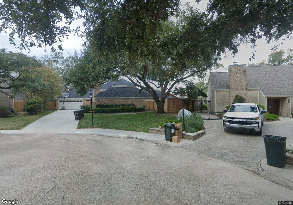 10226 Chevy Chase Dr, Houston, TX 77042 - photo 1