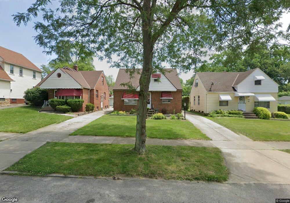 5337 Thomas St, Maple Heights, OH 44137 - photo 1