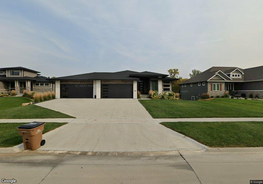 10101 Hidden Valley Dr, Johnston, IA 50131 - photo 1