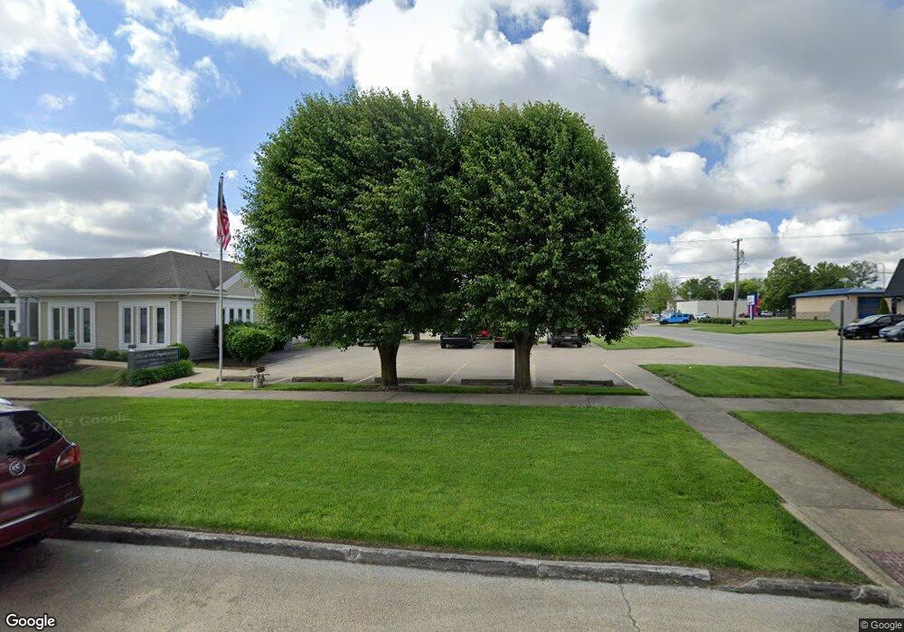 621 Broadway Ave, Mattoon, IL 61938 - photo 1