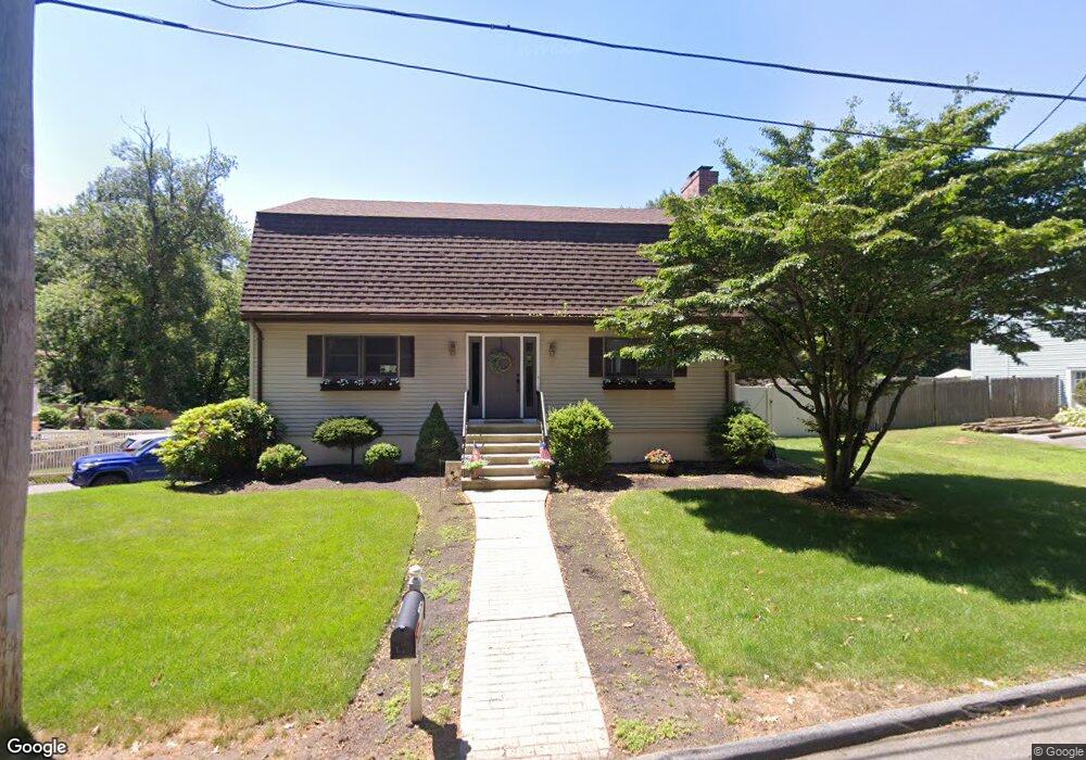 10 Oak Point Rd, Saugus, MA 01906 - photo 1