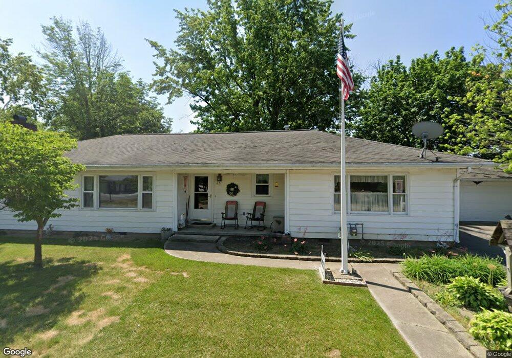 251 E Hackett St, Frankfort, IN 46041 - photo 1