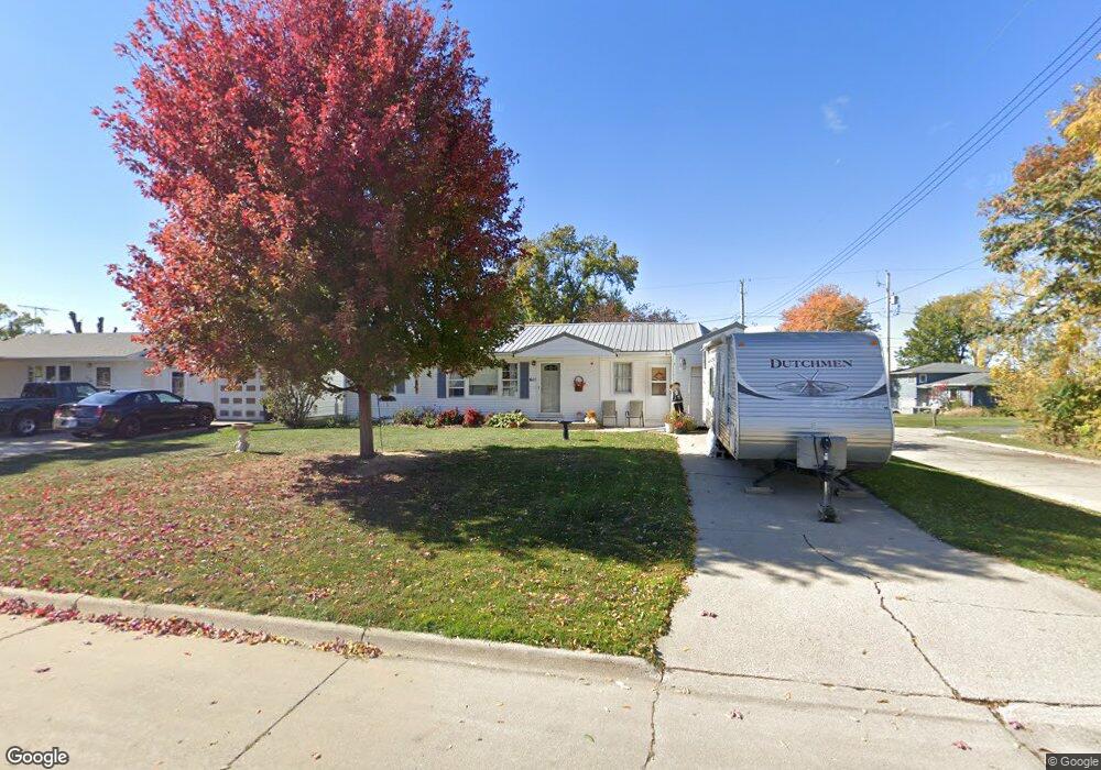 611 W 15th St N, Newton, IA 50208 - photo 1