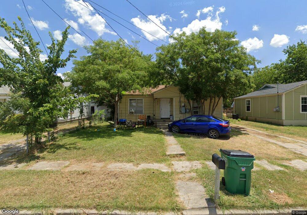 1314 N Clements St, Gainesville, TX 76240 - photo 1