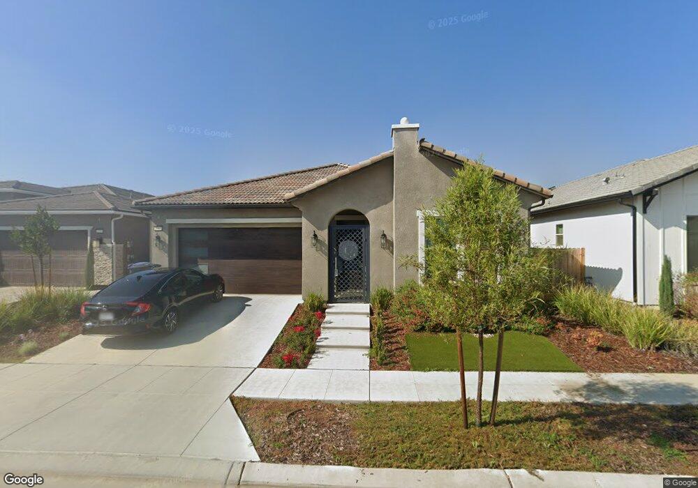 2767 N Douglas Ave, Fresno, CA 93727 - photo 1