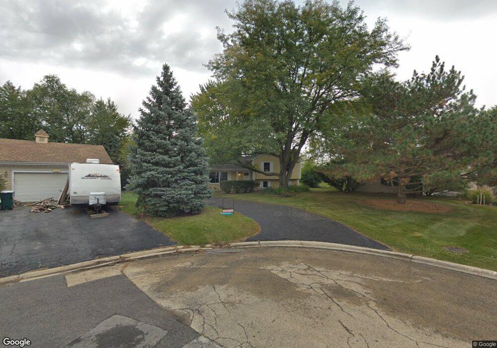 1060 Cardinal Ct, Batavia, IL 60510 - photo 1