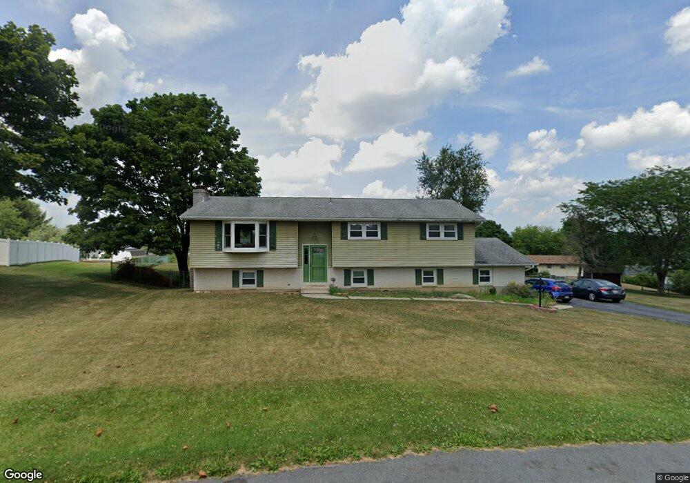 1429 Crest Vu Ln, Coplay, PA 18037 - photo 1