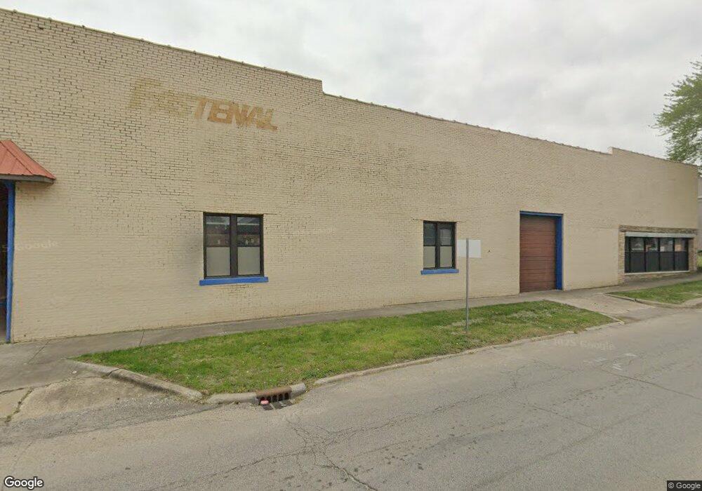 401 Broadway St, Lincoln, IL 62656 - photo 1