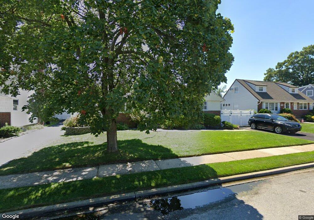 964 Whitebirch Ln, Wantagh, NY 11793 - photo 1