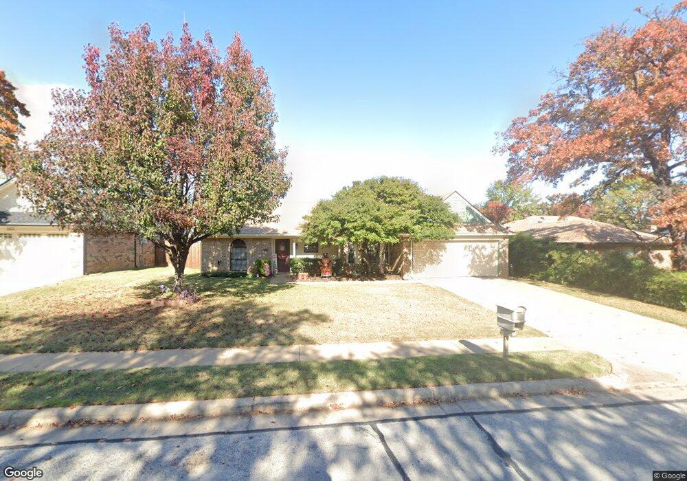 1405 Circle Ln, Bedford, TX 76022 - photo 1