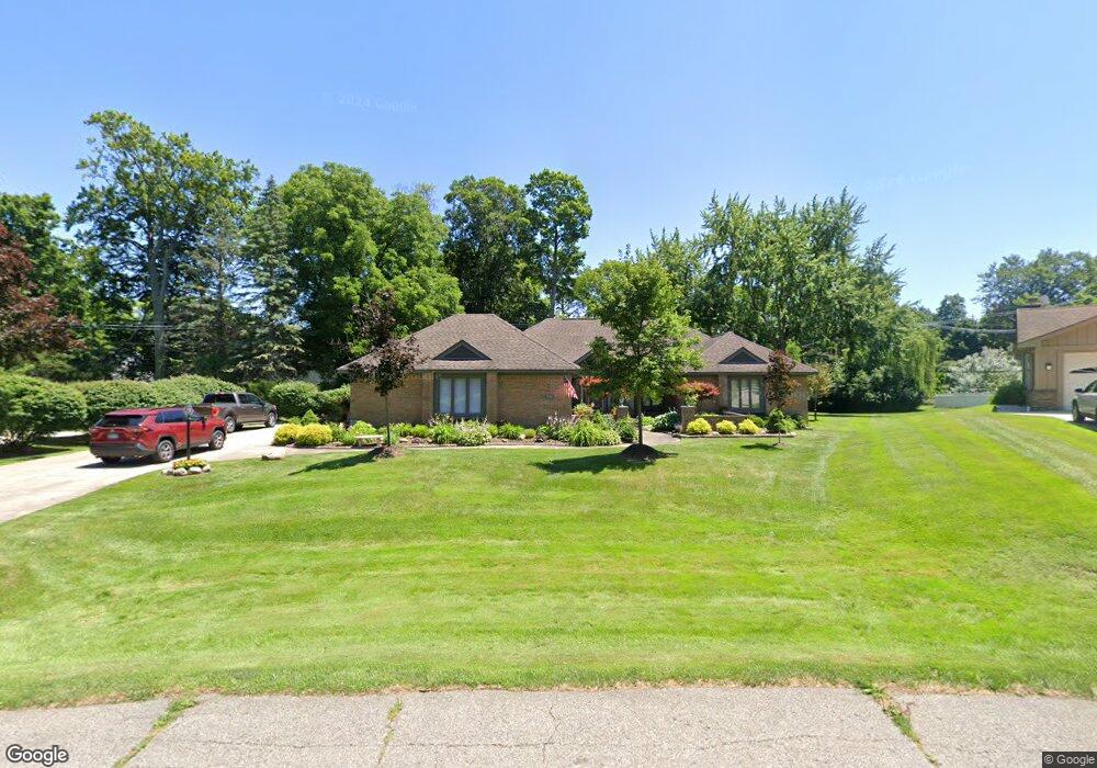 7039 Lee Crest Dr, West Bloomfield, MI 48322 - photo 1