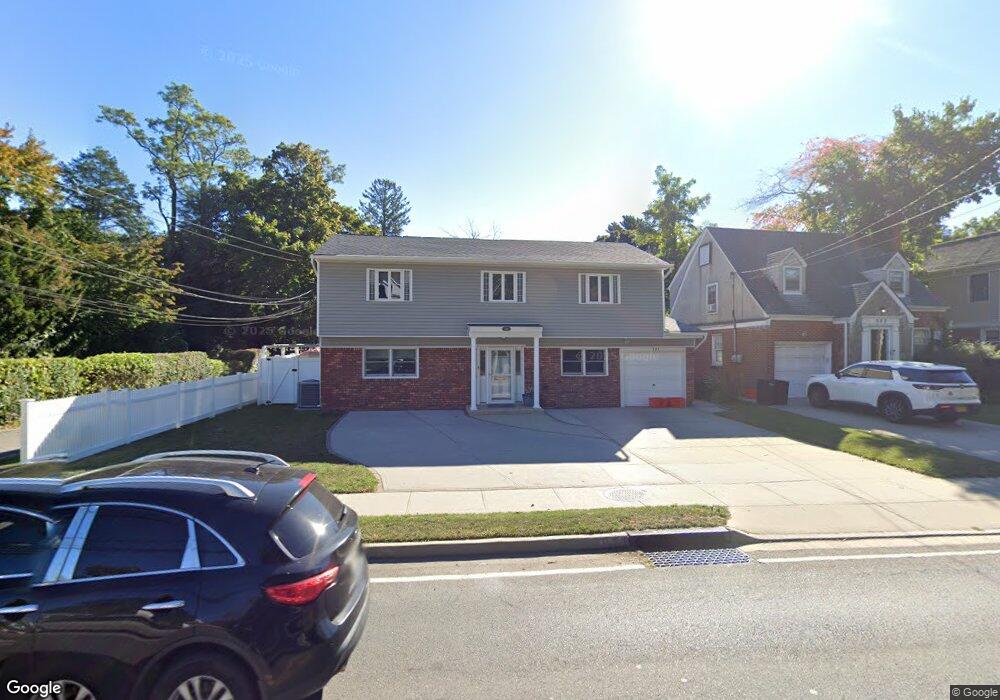 521 Woodfield Rd, West Hempstead, NY 11552 - photo 1