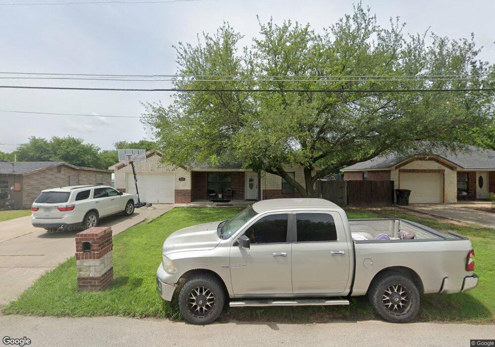 215 Cleveland St, Cleburne, TX 76031 - photo 1
