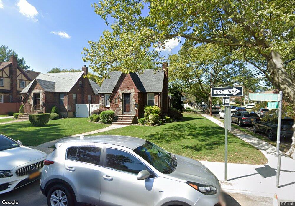 233 Clawson St, Staten Island, NY 10306 - photo 1