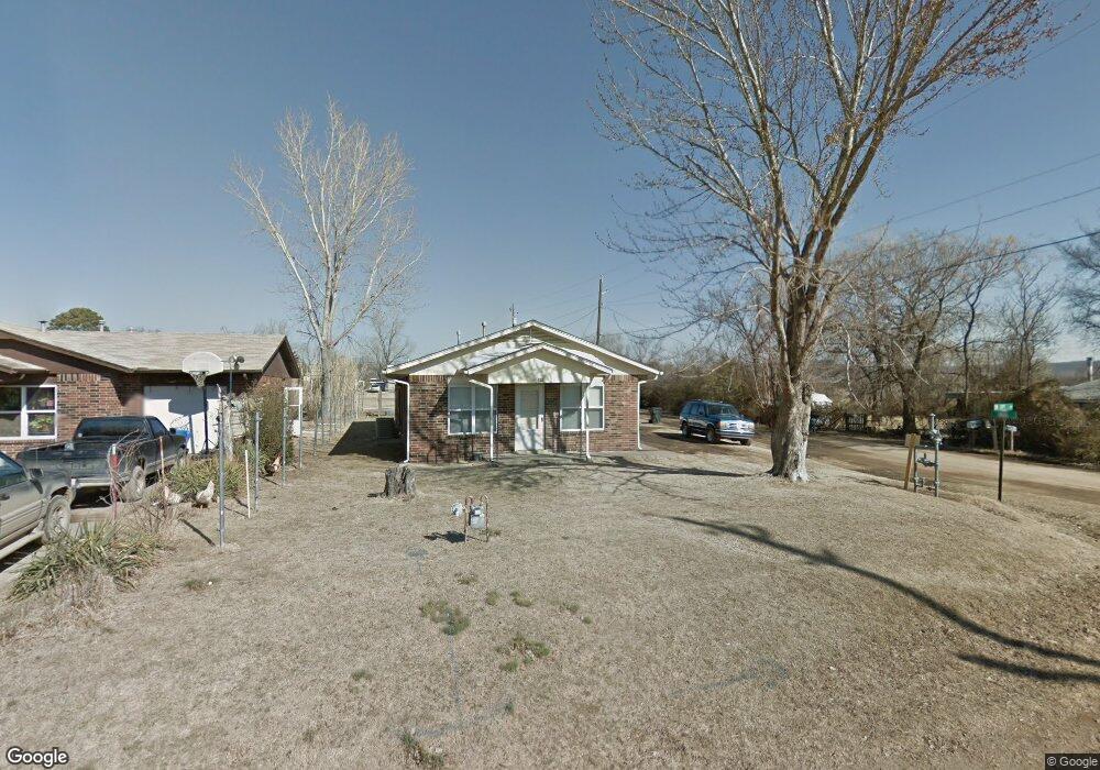 812 E Dewar Ave, Henryetta, OK 74437 - photo 1