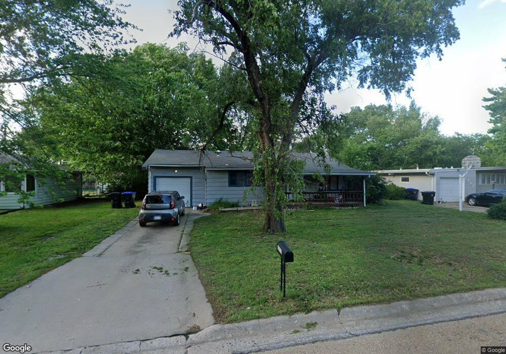 1716 SW Harp Place, Topeka, KS 66611 - photo 1