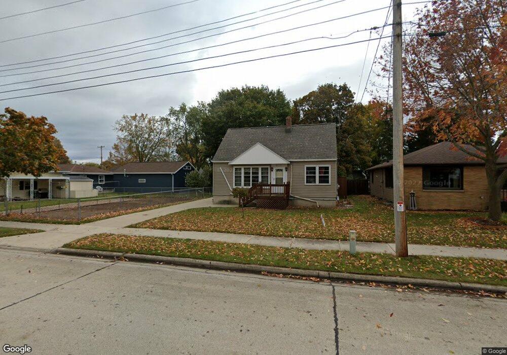 2113 32nd St, Two Rivers, WI 54241 - photo 1