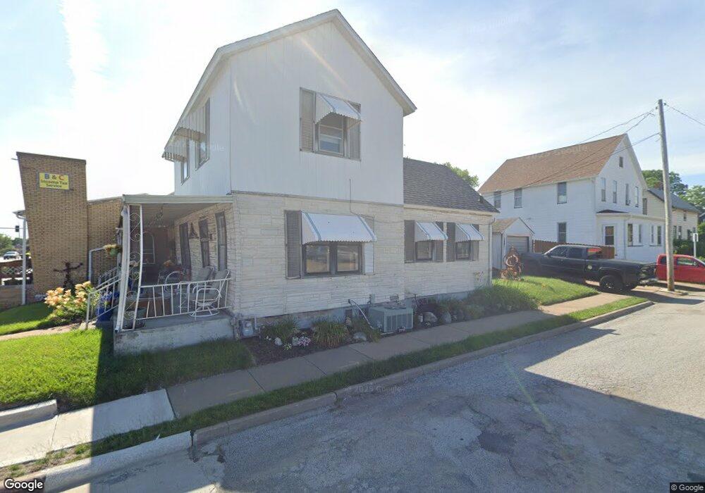 1529 W Locust St, Davenport, IA 52804 - photo 1