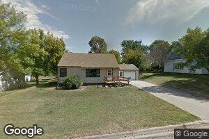 210 Barrett Ave S, Wessington Springs, SD 57382