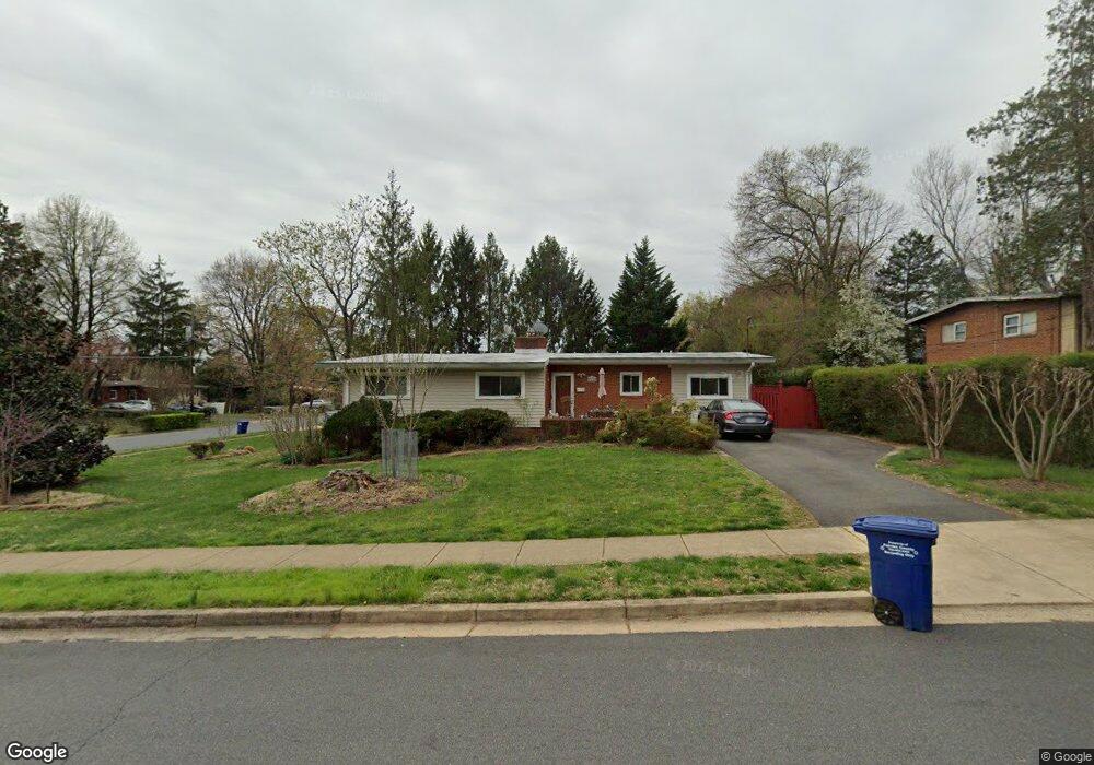 6121 Vista Dr, Falls Church, VA 22041 - photo 1