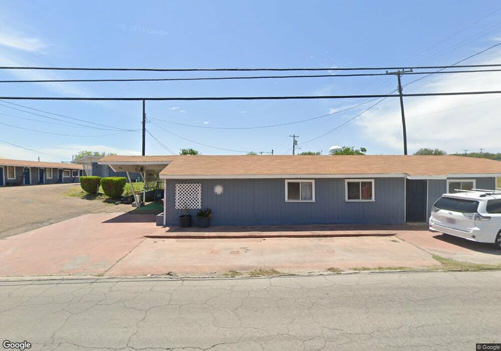 1211 N Saint Marys St, Beeville, TX 78102 - photo 1