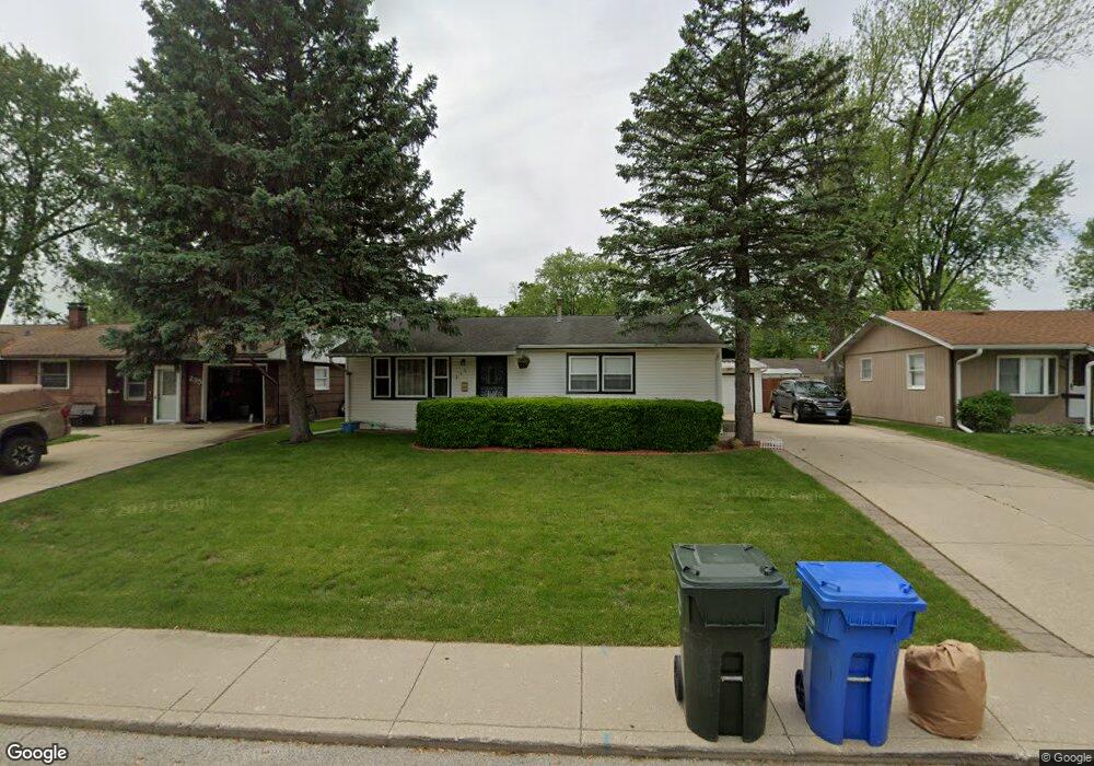 237 Ensenada Dr, Carpentersville, IL 60110 - photo 1