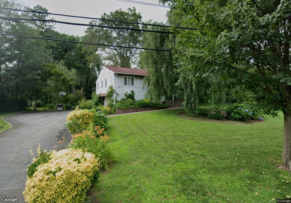 18 Spring Ln, Great Neck, NY 11024 - photo 1