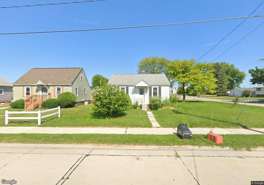 1427 S 32nd St, Manitowoc, WI 54220 - photo 1
