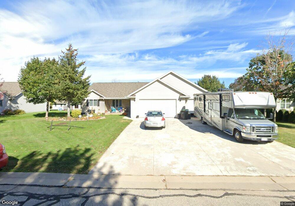 W5562 Mutzy Way, Appleton, WI 54915 - photo 1
