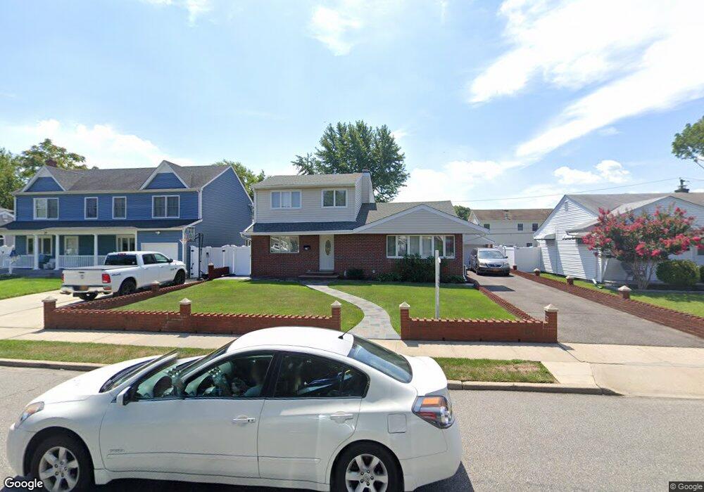 29 Dennis Ln, Bethpage, NY 11714 - photo 1