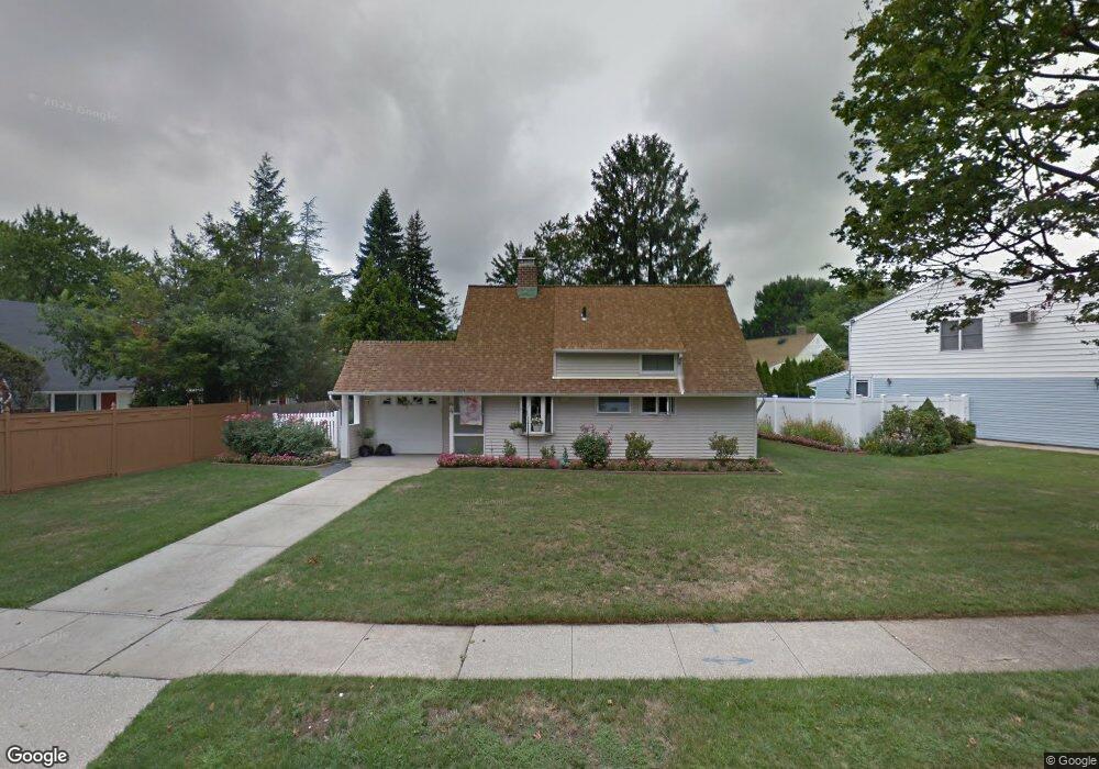 44 Raspberry Ln, Levittown, NY 11756 - photo 1