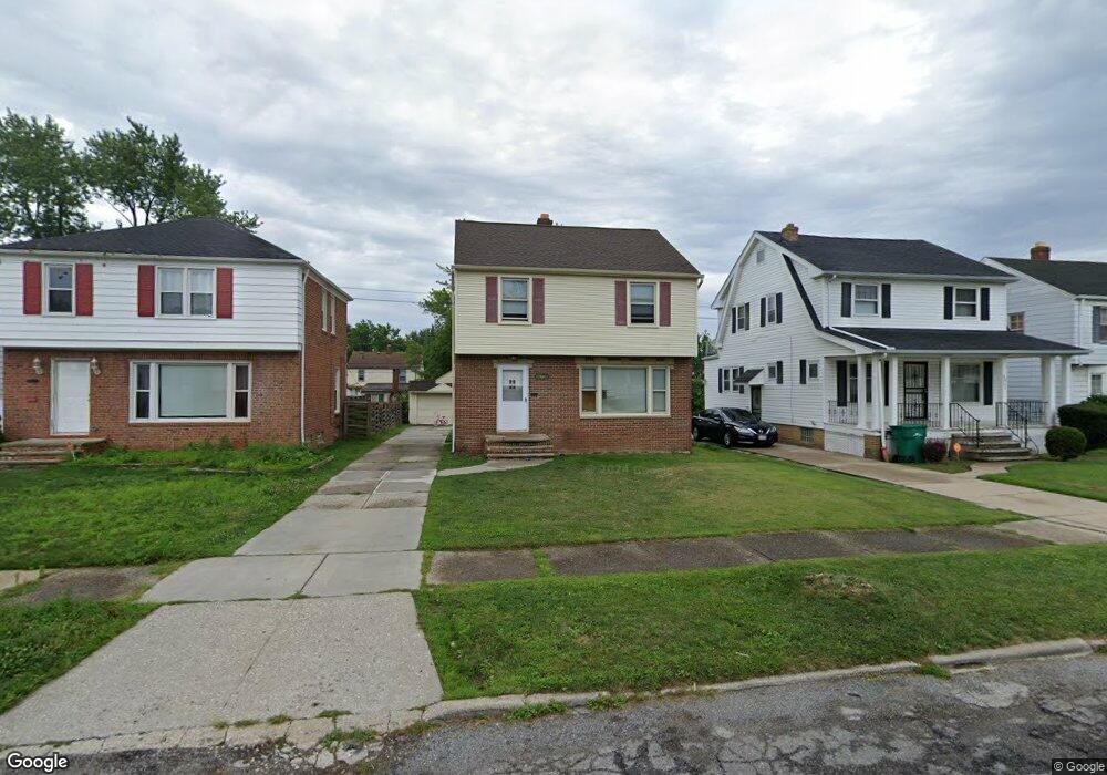 20708 Hillgrove Ave, Maple Heights, OH 44137 - photo 1