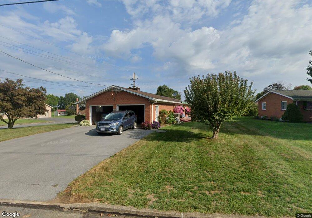 395 Wayburn St, Greencastle, PA 17225 - photo 1