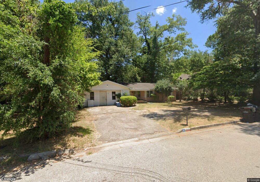 914 Lake Dr, Longview, TX 75601 - photo 1