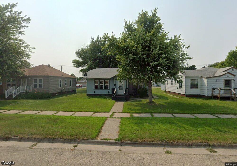 914 3rd Ave SE, Jamestown, ND 58401 - photo 1