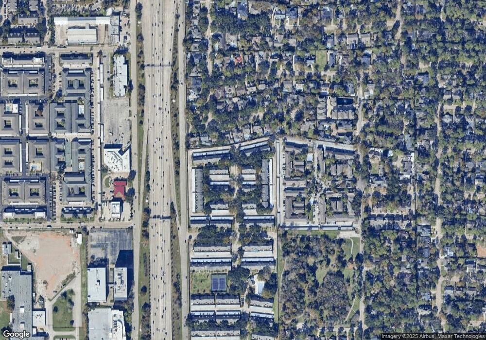 10240 Longmont Dr unit 48, Houston, TX 77042 - photo 1