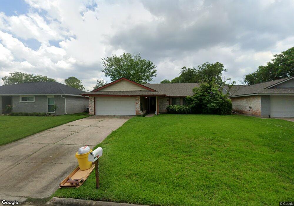 16923 Worden Ln, Friendswood, TX 77546 - photo 1