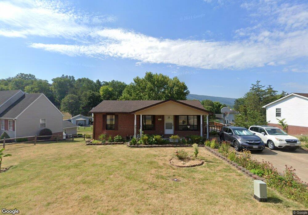 426 Virginia St, Strasburg, VA 22657 - photo 1