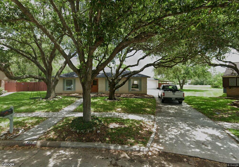 521 Point Clear Dr, Friendswood, TX 77546 - photo 1