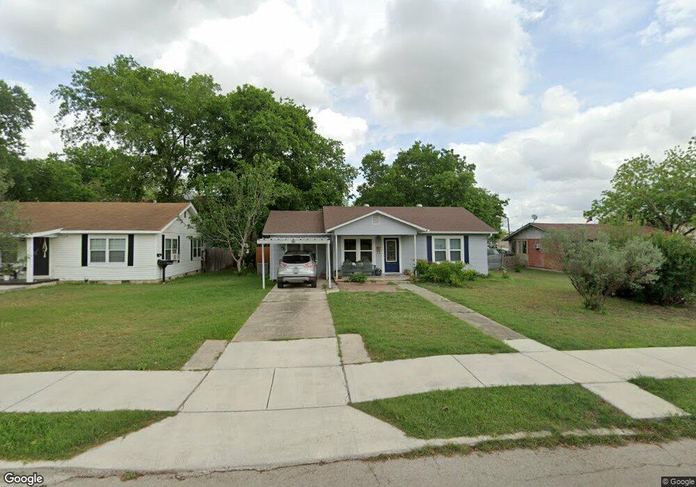 726 E Cedar St, Seguin, TX 78155 - photo 1