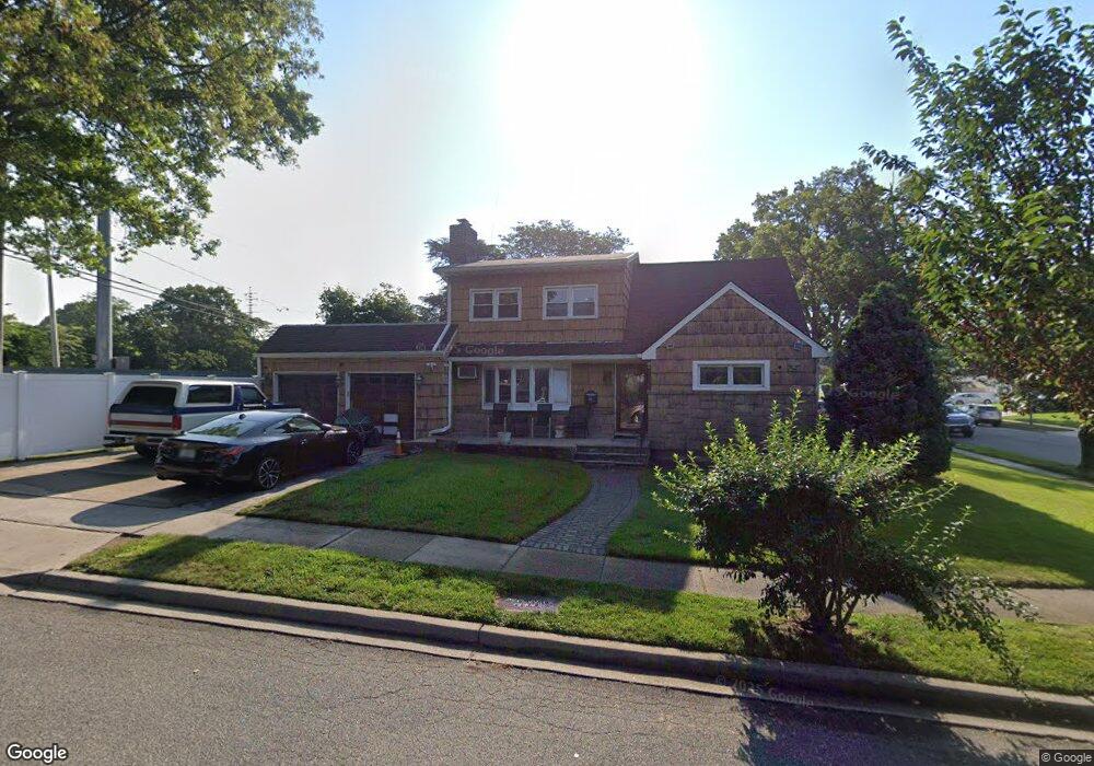 2249 Charing Cross Rd, Baldwin, NY 11510 - photo 1