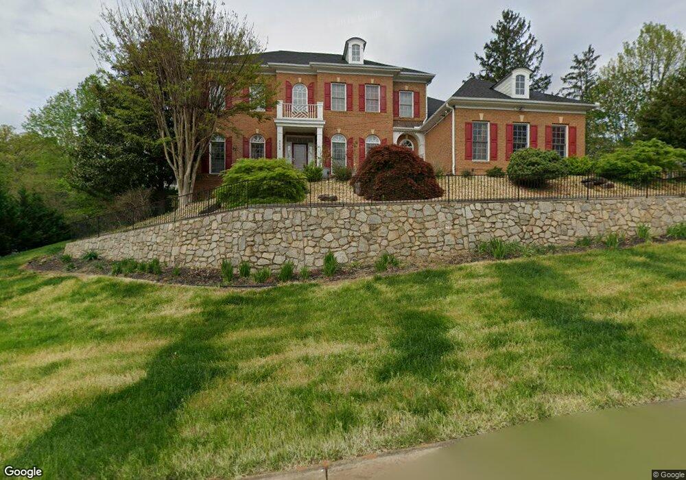 6698 Valley Brook Dr, Falls Church, VA 22044 - photo 1