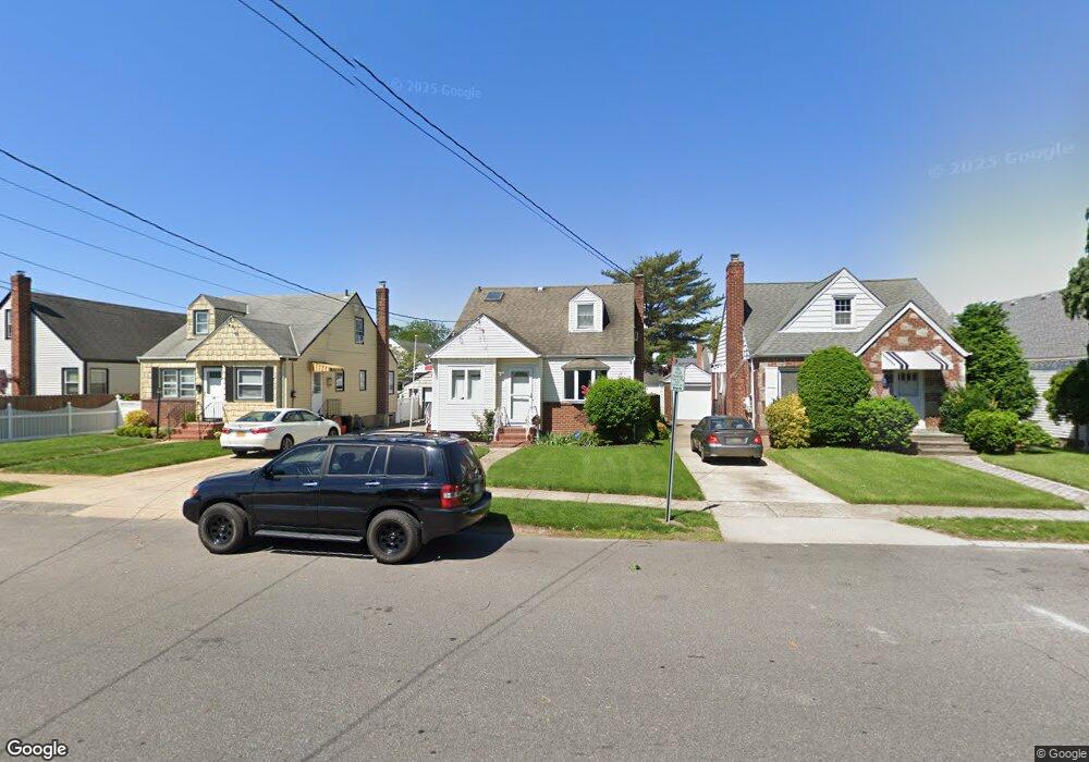 31 Mayfair Ave, West Hempstead, NY 11552 - photo 1