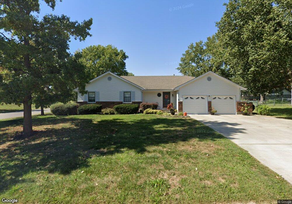 402 N Jackson St, Raymore, MO 64083 - photo 1